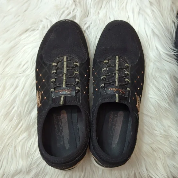 Skechers Black Sneakers with Suede Finish and Platform Sole - Picture 3 of 10